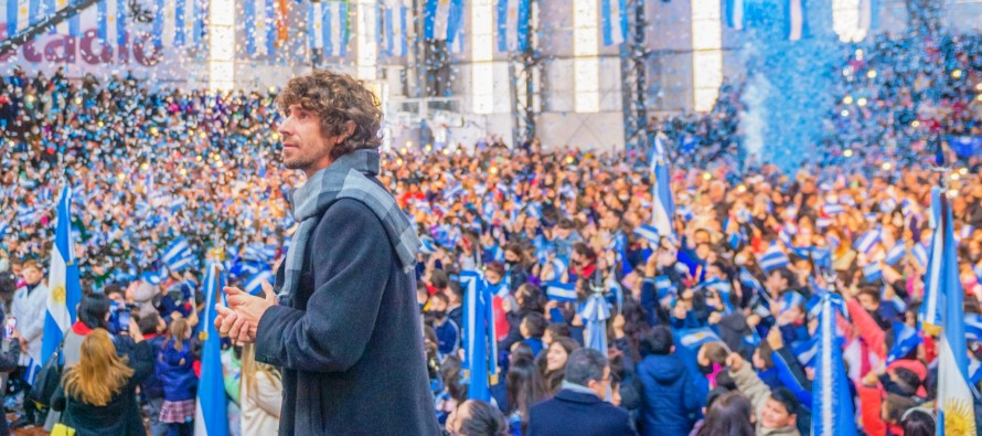 Tres mil estudiantes prometieron lealtad a la Bandera en el microestadio del Poli 2