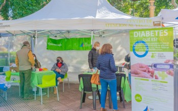 Charlas y controles de salud en la Plaza Mitre