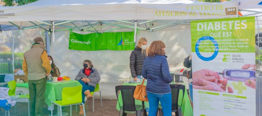 Charlas y controles de salud en la Plaza Mitre