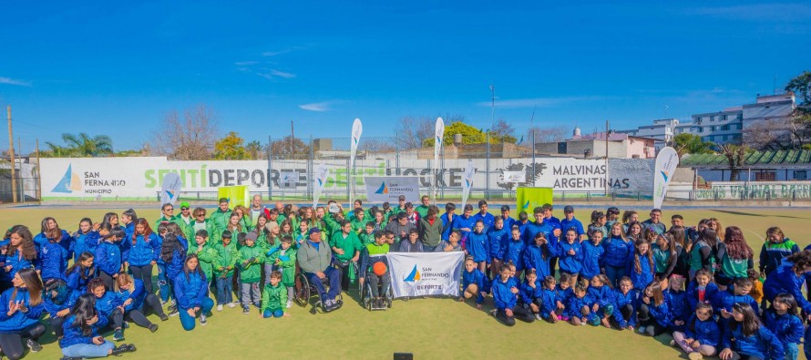 Entrega de indumentaria a más de 200 deportistas federados de los polideportivos