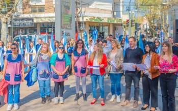 Homenaje a docentes por el Día de las Maestras y Maestros en la Plaza Sarmiento