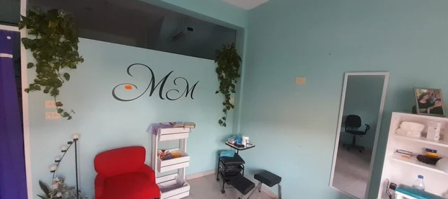 Le robó a 19 hombres y usó la plata para comprar 35 autos y un centro de estética