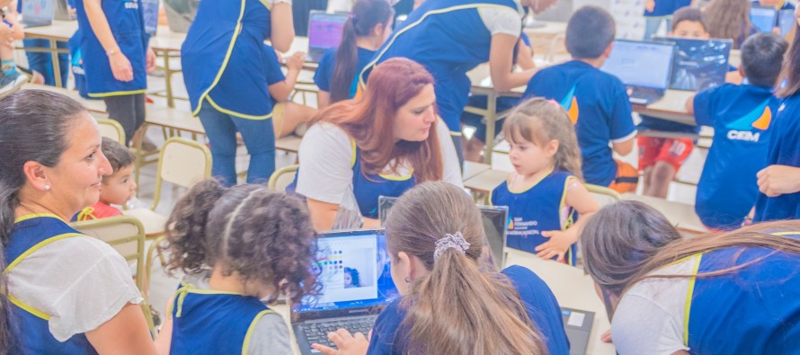 Desarrollo Social de Nación entregó más de 100 notebooks a los centros educativos municipales