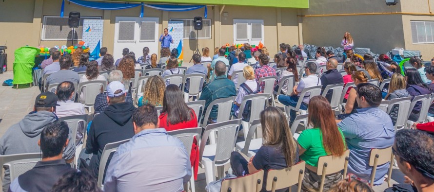 La Provincia entregó materiales deportivos a escuelas secundarias de nuestra ciudad