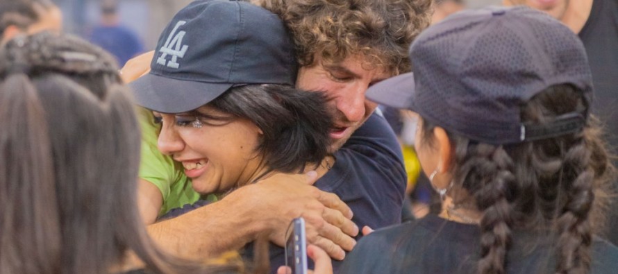 Victoria, la joven sanfernandina que se hizo viral en Twitter al emocionarse por conocer al intendente