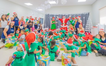 Papá Noel recorrió los centros educativos municipales y la Casa de Día para jóvenes
