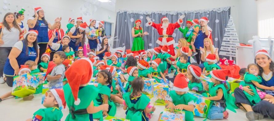 Papá Noel recorrió los centros educativos municipales y la Casa de Día para jóvenes
