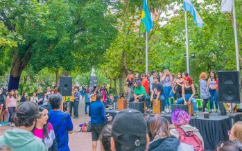 Escuelas secundarias y técnicas de nuestra ciudad presentaron sus proyectos en la plaza Mitre