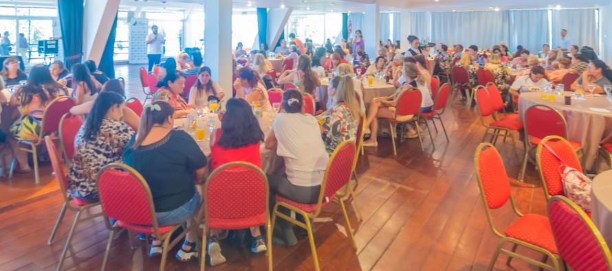 Agasajo a mujeres que realizan una importante labor social en los barrios
