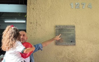 Se colocó una placa conmemorativa en memoria de dos militantes desaparecidos en nuestra ciudad