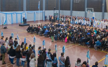 El 25 de Mayo se celebró con un acto cívico en el Polideportivo 1