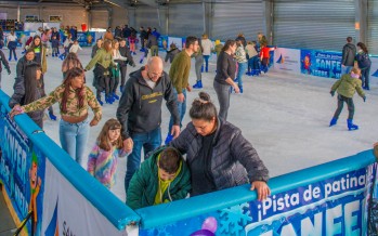 Pista de patinaje y laberinto inflable en el Parque Náutico