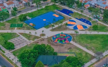 Nuevas canchas, juegos infantiles y árboles en la renovada Plaza “Malvinas Argentinas”