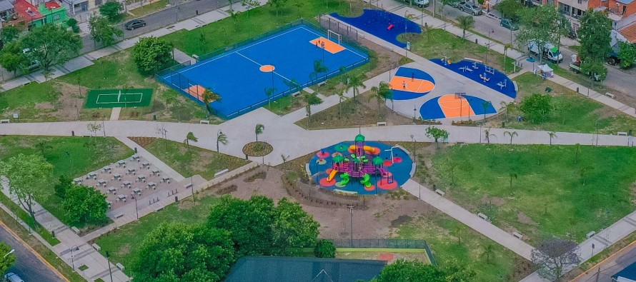 Nuevas canchas, juegos infantiles y árboles en la renovada Plaza “Malvinas Argentinas”
