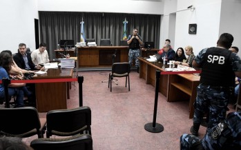 Al inicio del juicio, el fiscal apuntó contra los tres acusados de asesinar al mago «Alex» y su novia