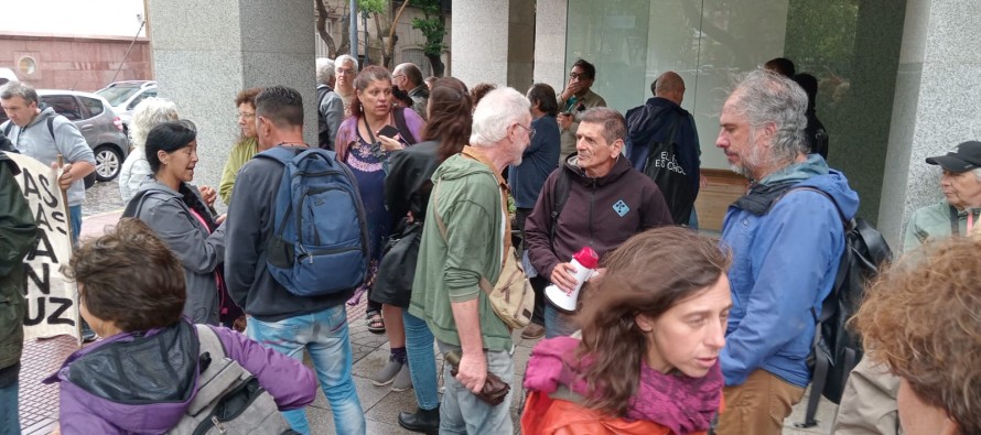 Un mes sin luz: vecinos del Delta marcharon hacia Edenor para reclamar