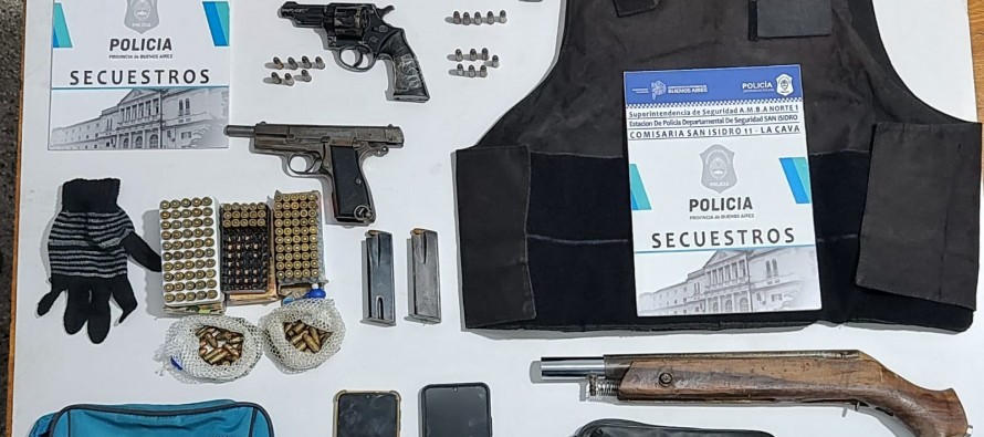 Allanamiento en Villa Jardín: detienen a un hombre con armas de guerra