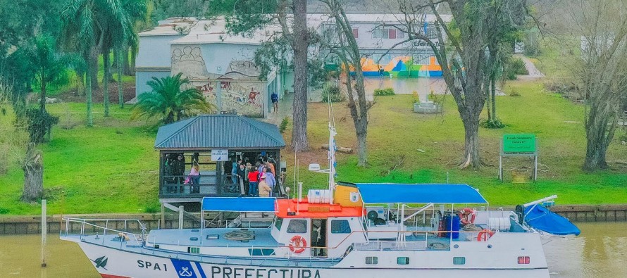 El Barco Laboratorio de Prefectura visitó la Escuela Técnica N°1 de nuestro Delta