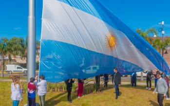 Homenaje a maestras y maestros en la Plaza del Bicentenario