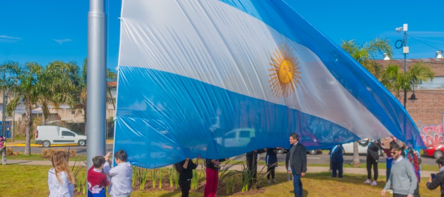 Homenaje a maestras y maestros en la Plaza del Bicentenario