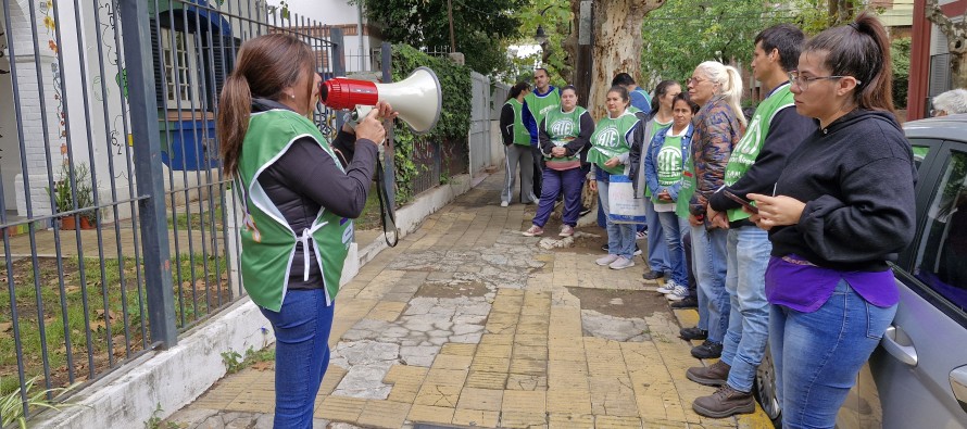 ATE realizó una manifestación por maltratos laborales en escuelas