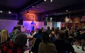 Paraná Berreta brindó un show acústico en el Centro Cultural La Cuadra