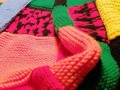 Tejidos de solidaridad: estudiantes de la Secundaria N° 13 juntan lana para tejer y donar abrigos
