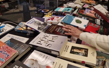 La Biblioteca Popular Rómulo Naón presentó los nuevos libros adquiridos en la Feria del Libro