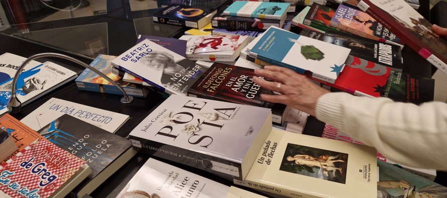 La Biblioteca Popular Rómulo Naón presentó los nuevos libros adquiridos en la Feria del Libro