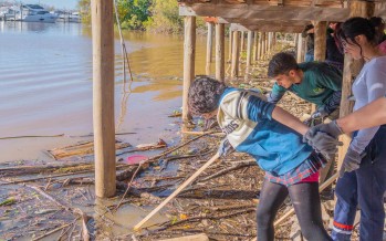 Estudiantes limpiaron las costas del EcoParque por el Día del Medio Ambiente