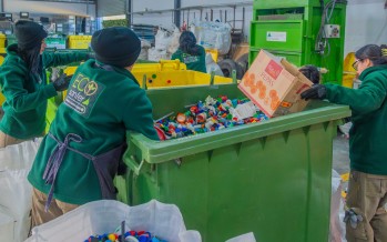 Reciclan tapitas plásticas y papeles para la Fundación Garrahan