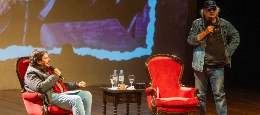 Felipe Pigna y Pedro Saborido se presentaron en el Teatro Otamendi