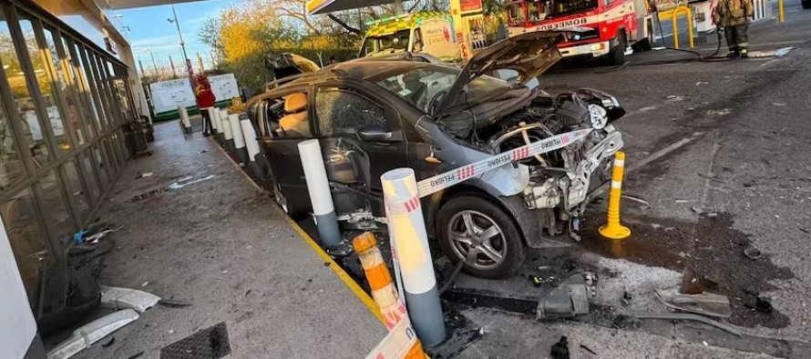 Se descompuso mientras manejaba, generó un choque en cadena y mató a una mujer en una estación de servicio