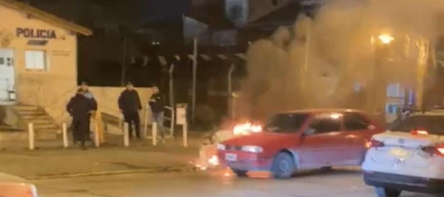 Protesta en la Comisaría Otero: vecinos denuncian que un joven murió víctima de violencia institucional