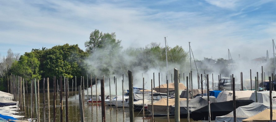 Incendio en Amarras del Norte: dos embarcaciones quemadas y un herido