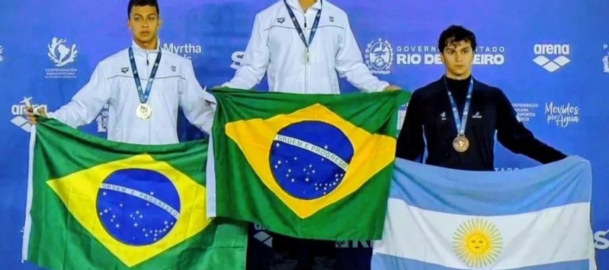 Artur Lima en el medallero del Sudamericano de Natación en Brasil