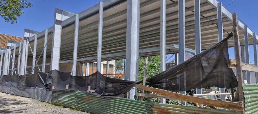 Katopodis aseguró que el presupuesto 2026 de la Provincia incluye la renovación de la pileta de la UNLu