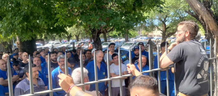 Conflicto salarial en FATE: la empresa bloqueó el ingreso del sindicato del neumático