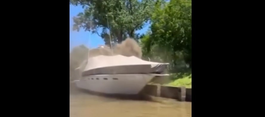 Se incendió un yate en el Parque Náutico