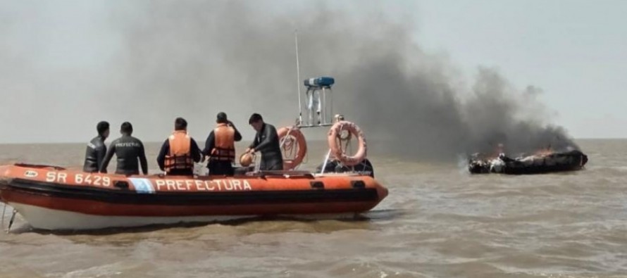 Una pareja que salió de nuestra ciudad rumbo a Colonia fue rescatada por Prefectura