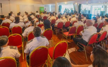 Homenaje a agentes y oficiales en el Día de la Policía
