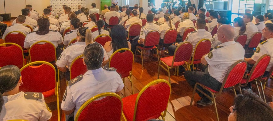 Homenaje a agentes y oficiales en el Día de la Policía