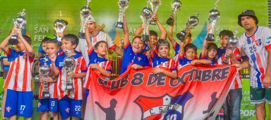 Liga Municipal de Fútbol Infantil: entrega de premios en el Poli 2