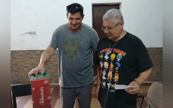 El sindicato de empleados municipales entrega cajas navideña a sus afiliados