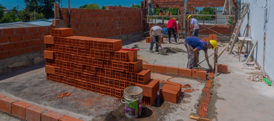 Se desarrollan tareas de mejoras edilicias en siete escuelas