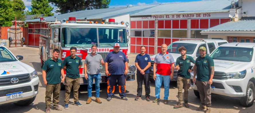 La Federación de Bomberos de Chubut recibió los materiales donados por los sanfernandinos