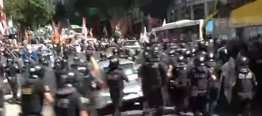 Incidentes en la Secretaria de Trabajo: trabajadores de FATE fueron reprimidos por la policía