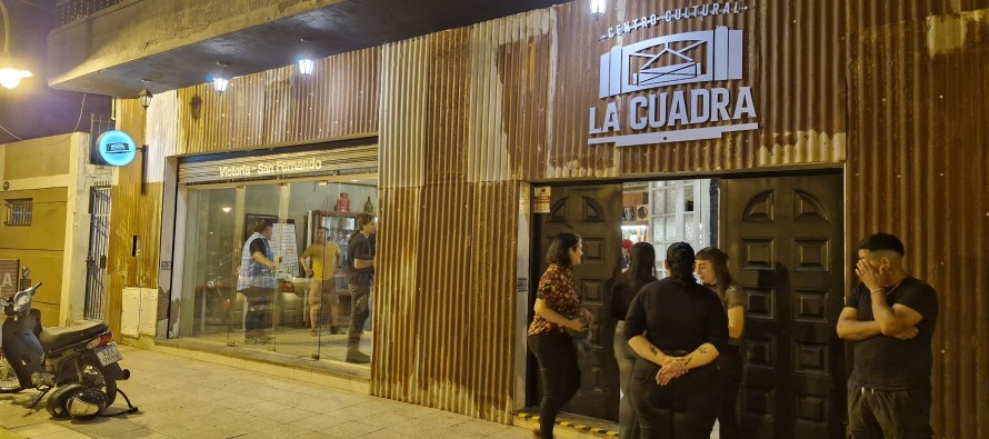 Improvisación musical y micrófono abierto en La Cuadra