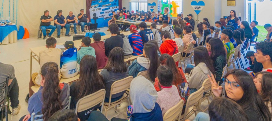 Ex Combatientes de Malvinas charlaron con jóvenes del programa educativo municipal