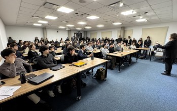 Milei brindó una charla en San Andrés en pleno desfinanciamiento universitario